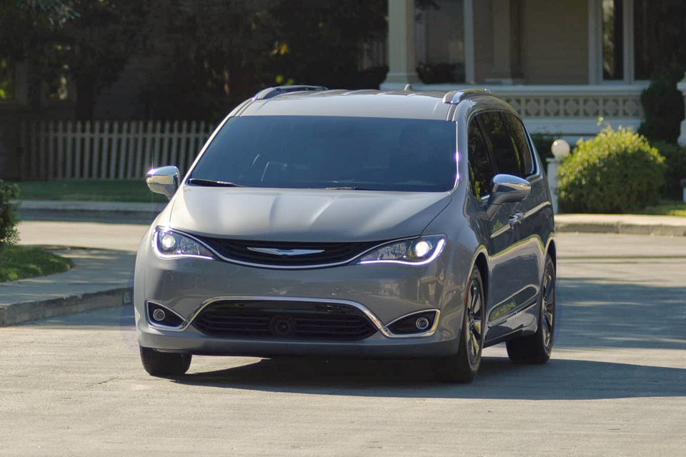 2019 Chrysler Pacifica Hybrid Silver Exterior Front Picture
